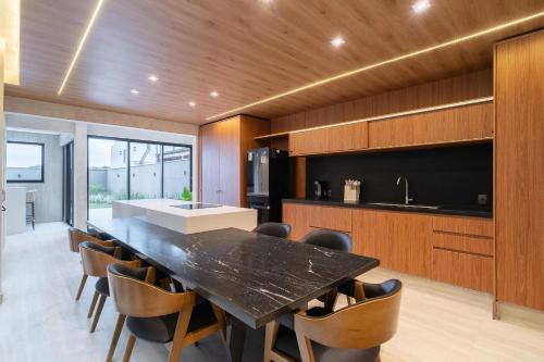 Campeche Sul House | Modern House: 3 Suites | Jacuzzi | 450m from Beach