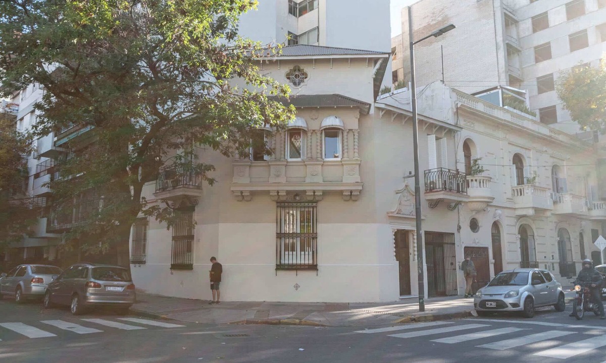 Colegiales Condo | MOT Rentals + Mansion Paz B - 10 pax Deluxe House Belgrano