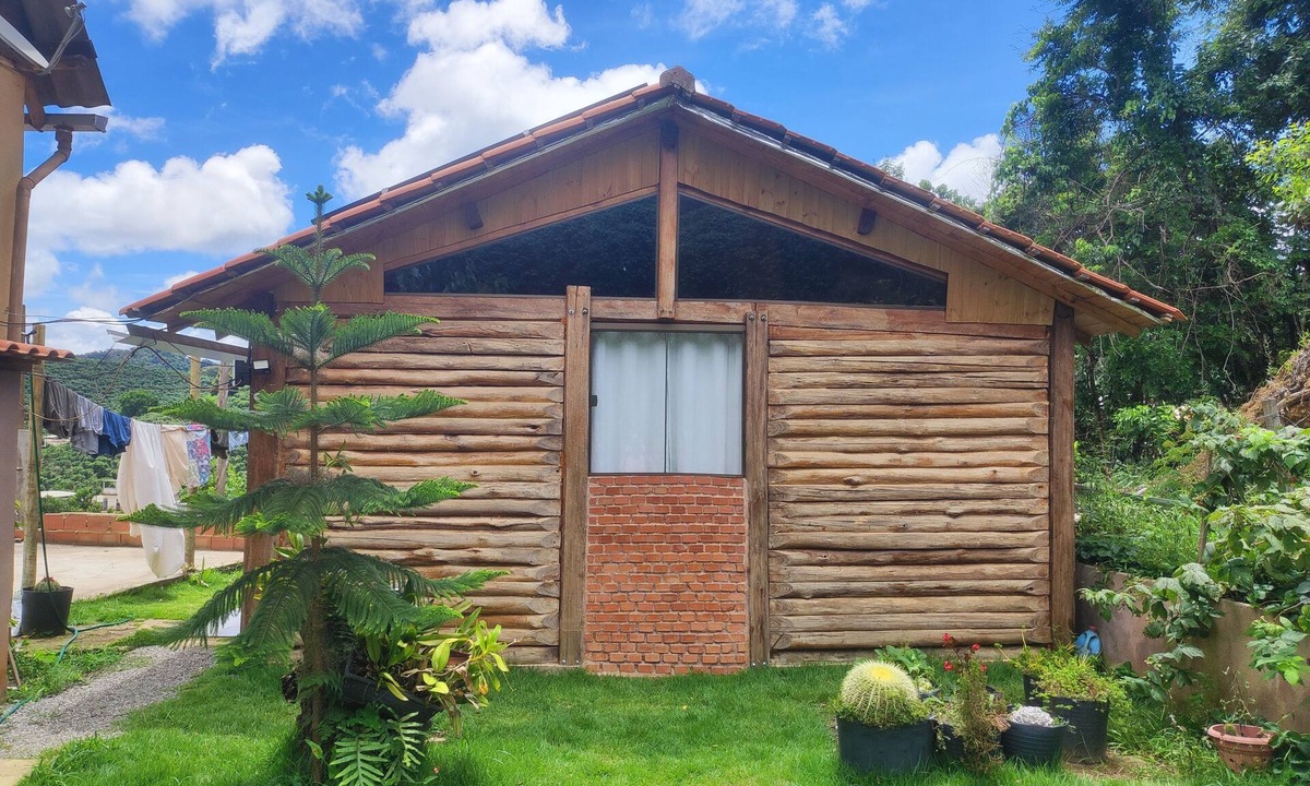 Caparao National Park Cabin | Mountain cabin with fireplace. Cozy Bermond House.