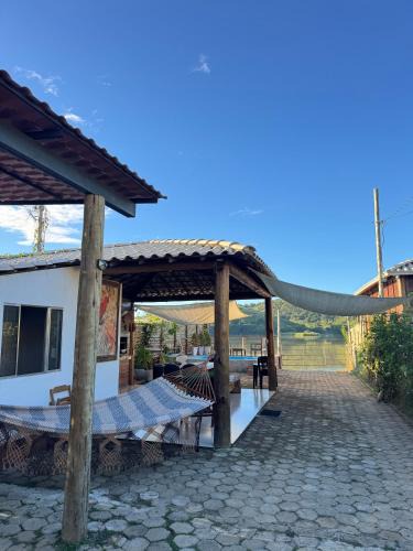Periquito House | Pé na Água