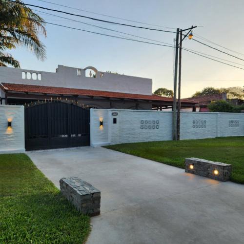 La Guardia House | Palm Island Colastine
