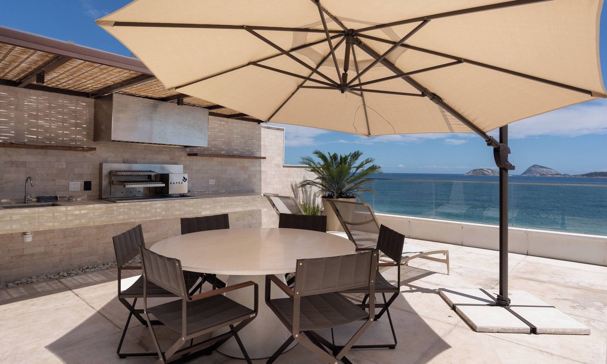 Ipanema Apartment | Poolfront with Ocean View