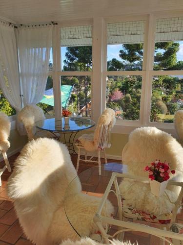 Colinas Capivari Hotel | Pousada Chateau Colinas