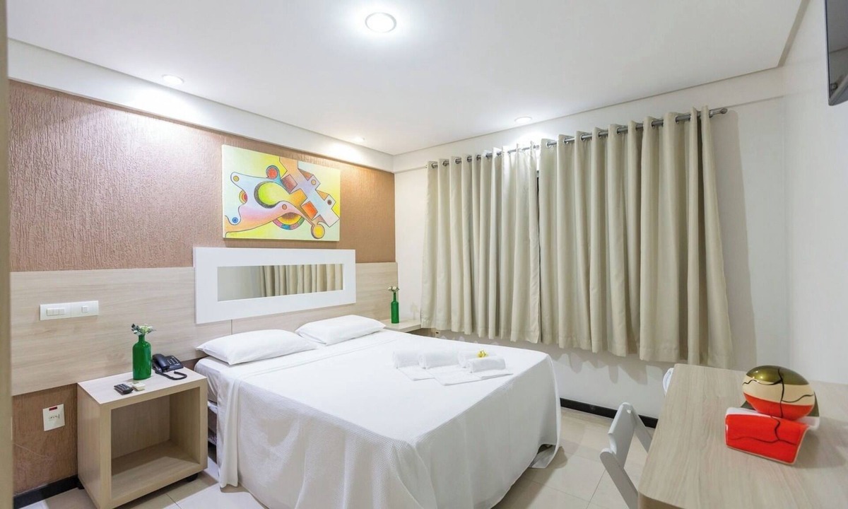 Eunapolis Hotel | Premium Double Room Downtown | Free Hot Breakfast & Secure Gated Parking