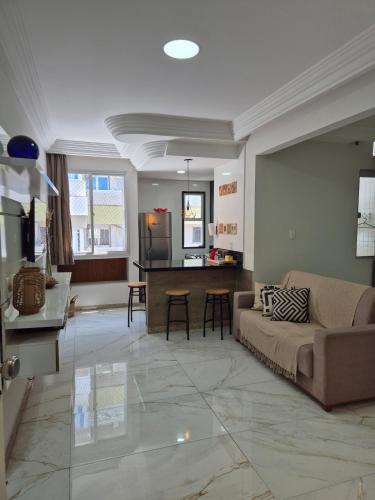 Barro Vermelho Apartment | Quarto e Sala com Estilo e Conforto