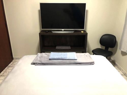 Sao Bento House | Quarto Queen com Ar, Bairro Nobre, Copa, mais Banheiro