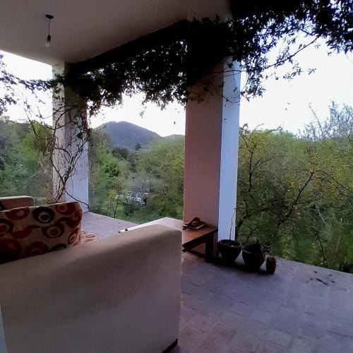 Rio Ceballos House | Refugio artístico en las sierras de Cabana
