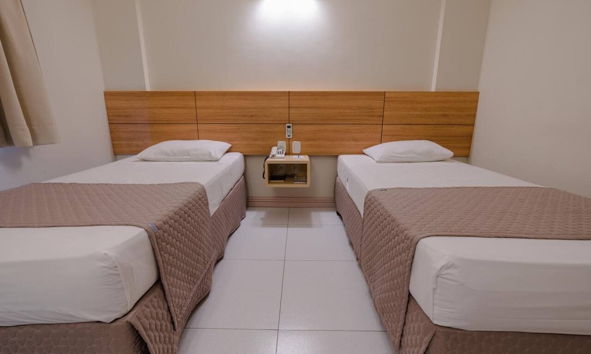 Umuarama Hotel | Relax in Convenient Room Close to Dining Hotspots + City Center