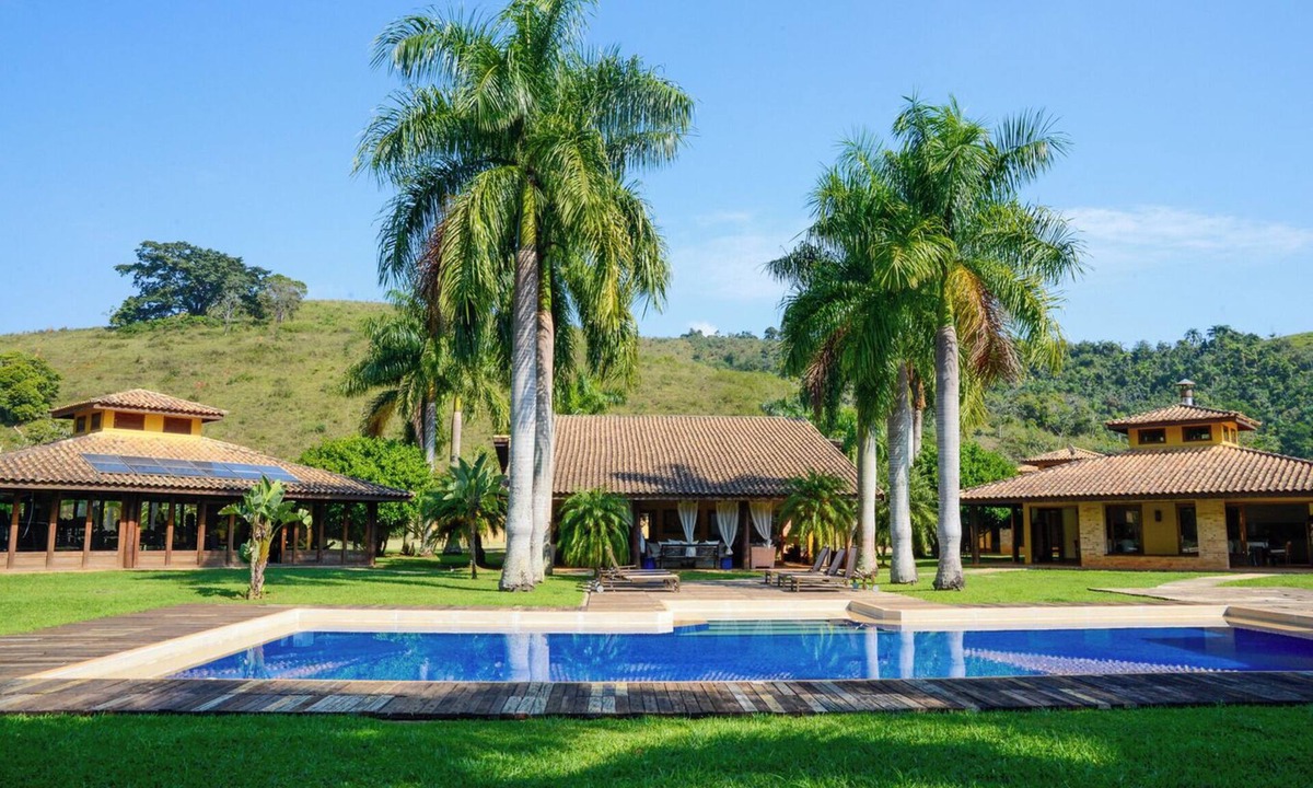 Santa Branca House | Reserva em Santa Branca 8 suítes hidro e academia