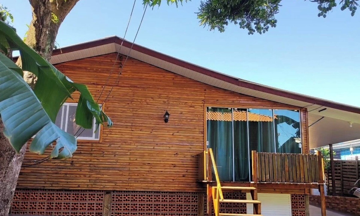 Foz do Iguacu House | Rustic and welcoming wooden house