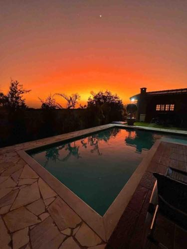 Ibiuna House | Sítio com Piscina Aquecida | 4 Suites 60KM de SP