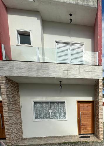 Jardim Aruan House | Sobrado em Cond. Fechado - 250m Praia Indaiá.