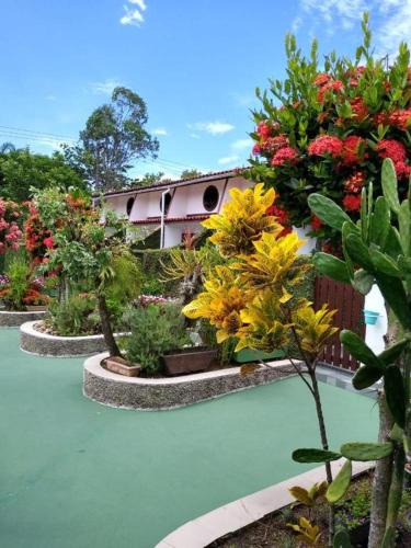 Jardim Primavera House | Sobrado em condomínio perto da praia localização privilegiada pet friendly