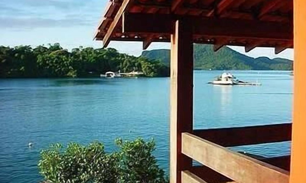 Bonfim House | Spacious beachfront house - 6 suites and 3 living rooms