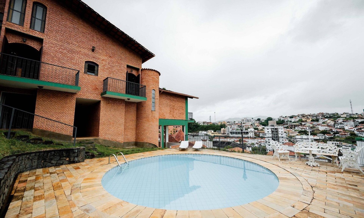 Sao Lourenco House | Spacious Colonial House with Pool and Incredible View