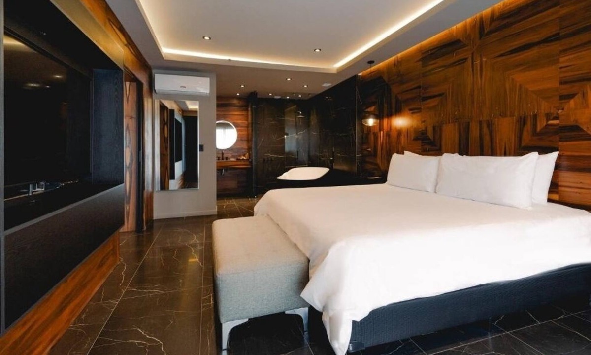 Rio Cuarto Hotel | Spacious Room Ideal for Exploring Nearby Attractions | 2 Pools, Free Breakfast