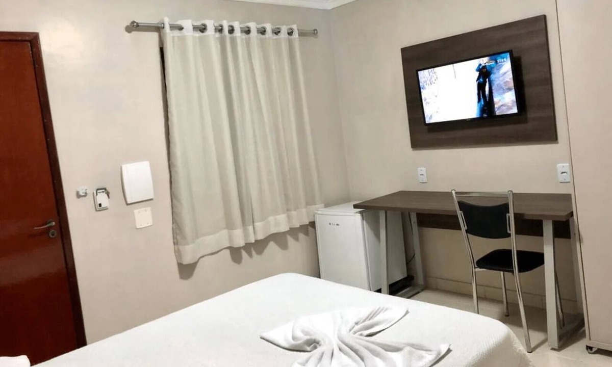Altamira Hotel | Standard Twin Base | Free Parking | Walk to Mercado Municipal & Waterfront Quay