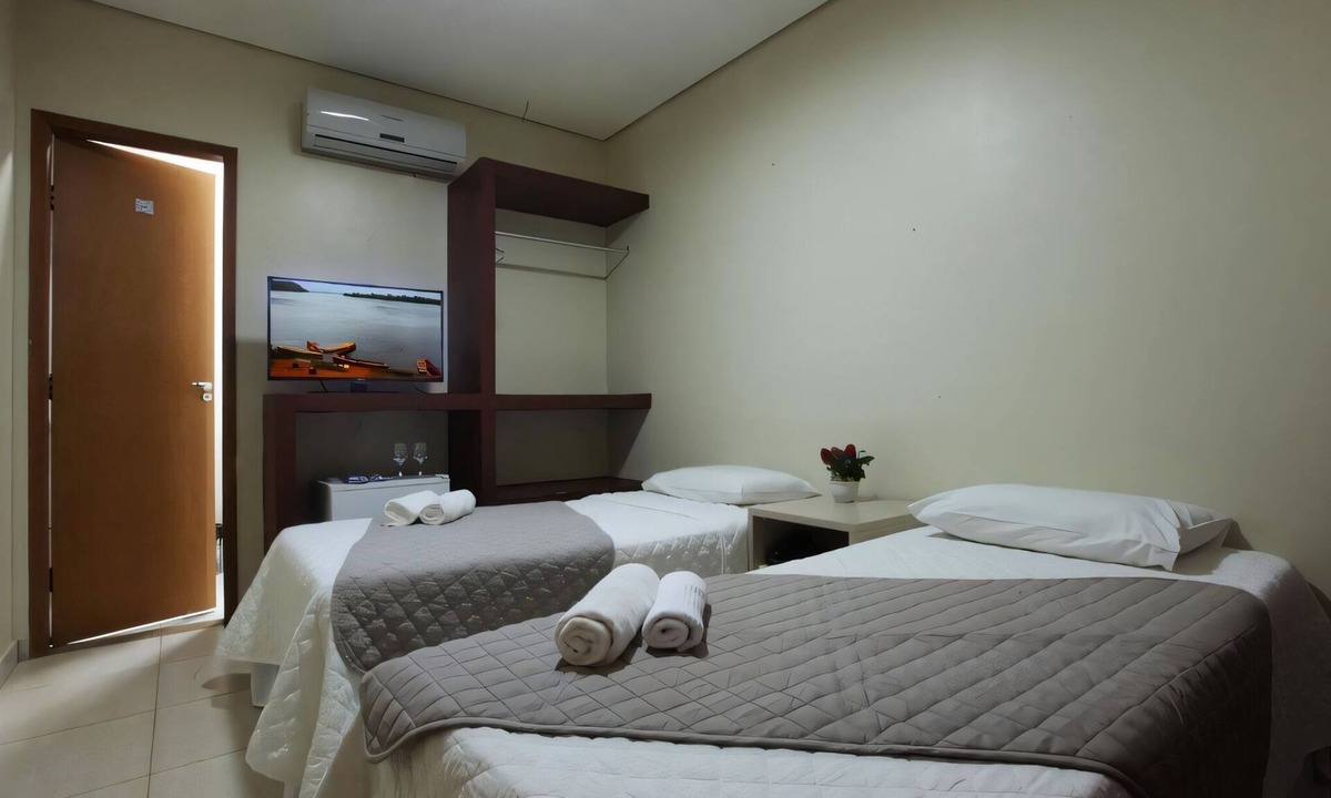 Altamira Hotel | Standard Twin Room | Free Private Parking | Walk to Altamira Shopping Mall
