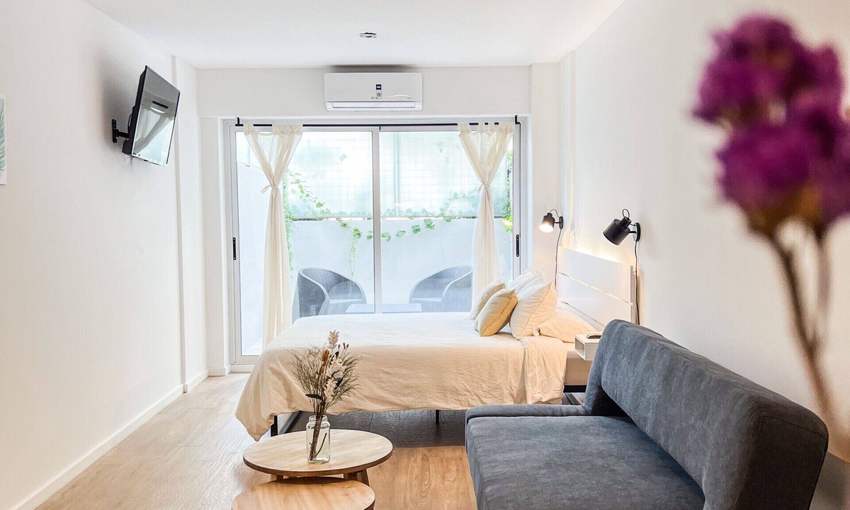 Nunez Apartment | Studio apartment with balcony, terrace and pool