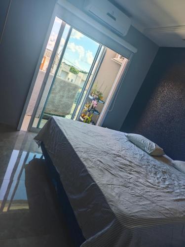 Esmeralda House | suite ampla em sobrado com ar e garagem