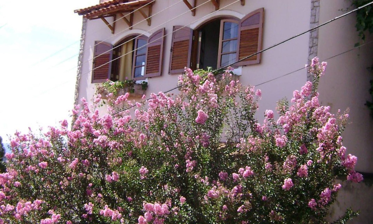 Sao Lourenco House | Two-story apartment with partial views of Parque das Águas.