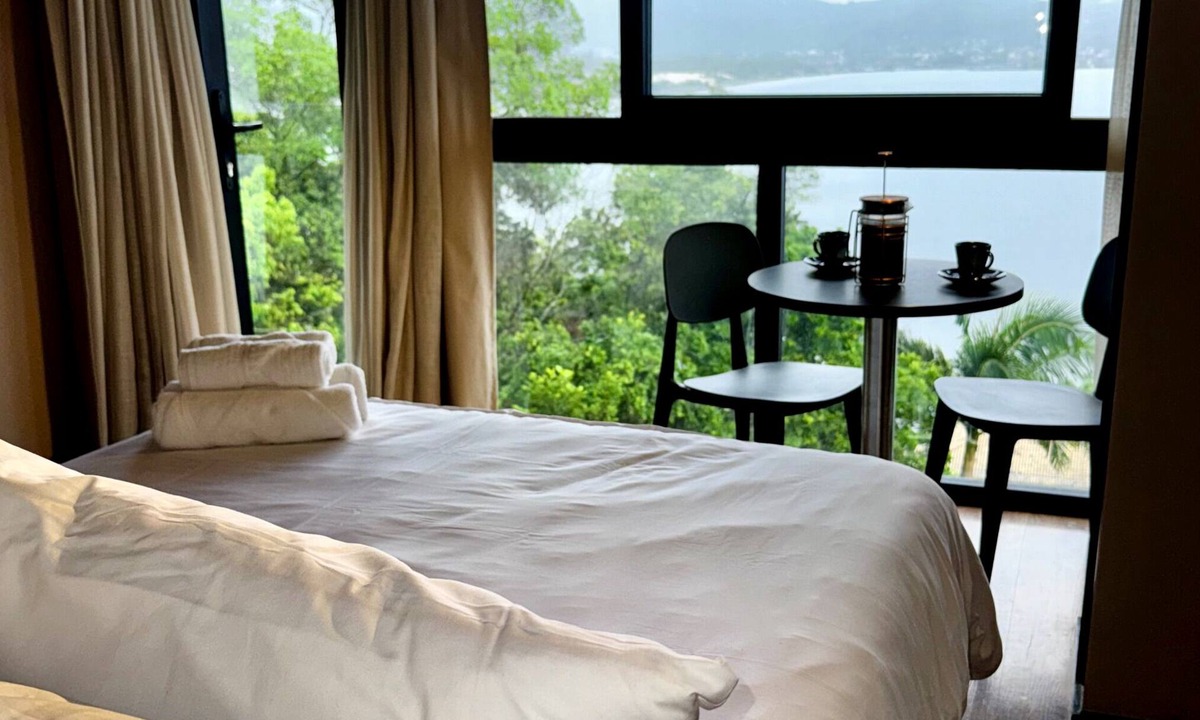 Lagoa da Conceicao Apartment | Villa Mole Bella Vista: Studio 2 | View, Jacuzzi & BBQ
