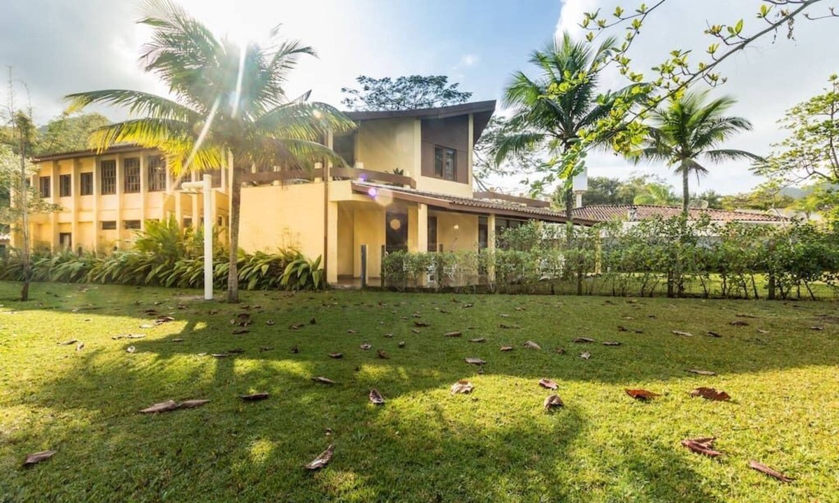 Lazaro House | Wonderful Beachfront House