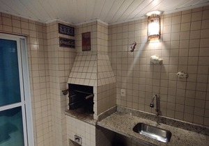 2 Bedroom Apartment, 1Min from the BEACH, SACADE w/BBQ and Wifi