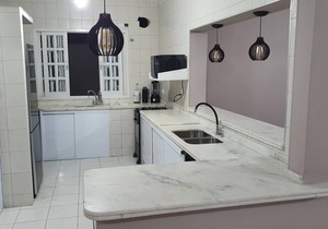 4 bedroom holiday home on Pernambuco beach - Guarujá 18 persons SP