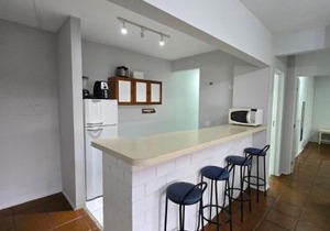 Apartamento no Guarujá Praia da Enseada para até 6 pessoas, com Ar Condicionado, a 350 metros - 5 minutos a pé