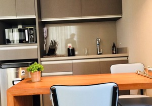 AV806 - Executive suite with lots of charm