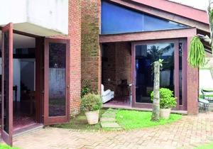 Beach house next to the Jequitimar Hotel 200m from Pernambuco Beach