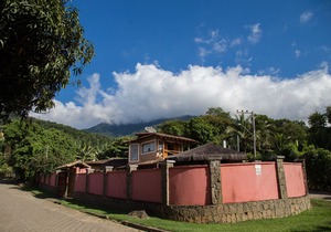 Beautiful rustic-style house 700 meters from Curral Beach