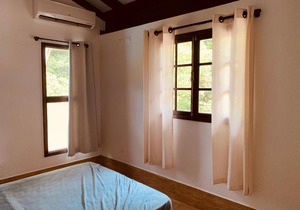 Casa em amb. familiar junto a natureza e ao rio Cambury