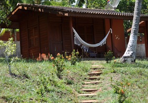 Chalet 1 in a quiet sitio with wonderful sea views in Camacari