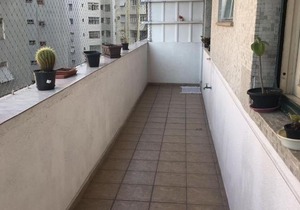 Excelente apartamento meia quadra da Praia em Santos!