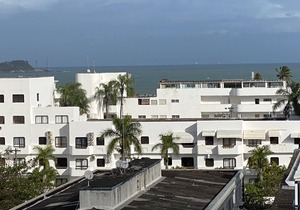 Penthouse apartment 200 meters from the beach overlooking the sea.