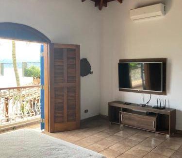 Praia Deserta House | 256 m² House ∙ 3 bedrooms ∙ 14 guests