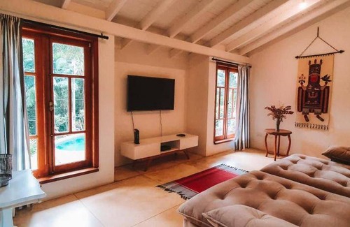 Carapicuiba House | 260 m² House ∙ 4 bedrooms ∙ 9 guests