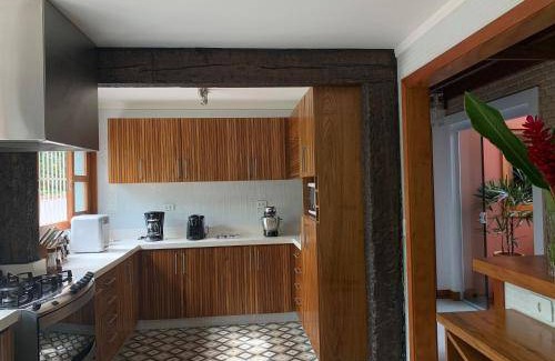 Barra da Lagoa House | 260 m² House ∙ 4 bedrooms ∙ 9 guests