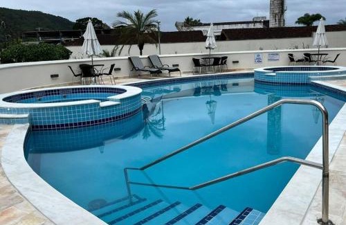 Praia da Enseada Apartment | Apartamento 23A para 6 pessoas com Piscina e Churrasqueira no Cond Torremolinos Beach a 80m para Pé na areia na Praia da Enseada Ubatuba