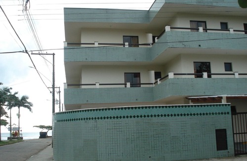 Toninhas Apartment | Beautiful Apartment in front of Toninhas Beach in Condominium with Pool