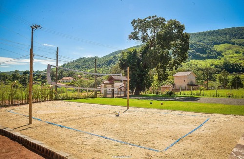 Socorro House | Beautiful farm with sand court and swimming pool for your enjoyment.