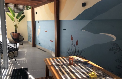 Sao Sebastiao House | Casa confortável, decoração impecável à 400m da praia. Condominio com piscina