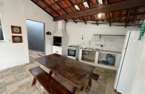 Toninhas House | Casa 150m da Praia das Toninhas Com Churrasqueira