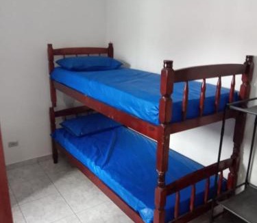 Caraguatatuba House | Casa do Zeca Próxima a praia da Cocanha com wifi - área gourmet 35 m2 - Localização imbatível