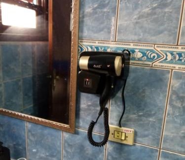 Caraguatatuba House | Casa do Zeca Próxima a praia da Cocanha com wifi - área gourmet 35 m2 - Localização imbatível