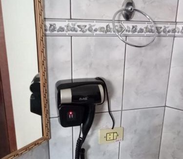 Caraguatatuba House | Casa do Zeca Próxima a praia da Cocanha com wifi - área gourmet 35 m2 - Localização imbatível