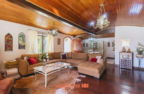 Vila Albertina House | Casa em Campos do Jordão com Varanda e Lareira