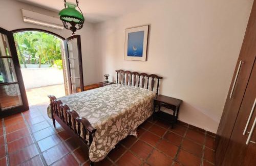 Jardim Virginia House | Casa Enseada 4 suites , 2 quadras do mar local nobre